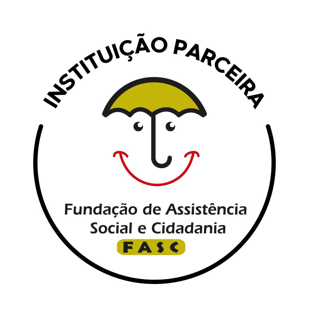 Instituição parceira, fundação de assistência social e cidadania, FASC. ao meio, Logotipo da Fasc guarda-chuva amarelo com dois olhos formando sorriso 